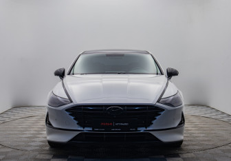 Подержанный автомобиль Hyundai Sonata 2021 года (8 фото)