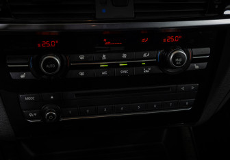 Подержанный автомобиль BMW X4 2017 года (15 фото)