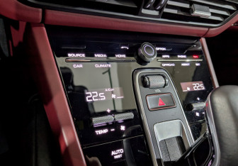 Подержанный автомобиль Porsche Cayenne 2018 года (19 фото)