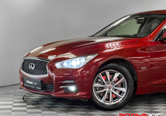 Подержанный автомобиль Infiniti Q50 2015 года (20 фото)
