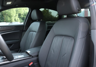 Подержанный автомобиль Audi A6 Sedan 2022 года (14 фото)