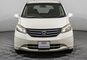Подержанный автомобиль Honda Freed 2011 года (2 фото)