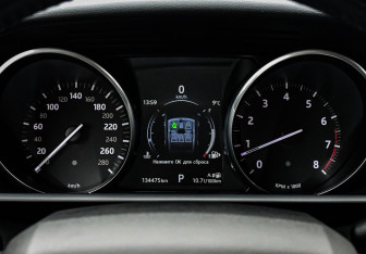 Подержанный автомобиль Land Rover Range Rover Sport 2017 года (10 фото)