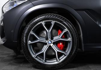 Подержанный автомобиль BMW X6 2021 года (31 фото)