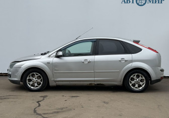 Подержанный автомобиль Ford Focus Hatchback 2007 года (8 фото)
