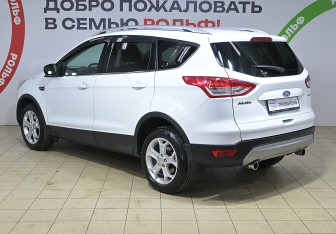 Подержанный автомобиль Ford Kuga 2014 года (6 фото)
