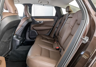 Подержанный автомобиль Volvo S90 2019 года (12 фото)