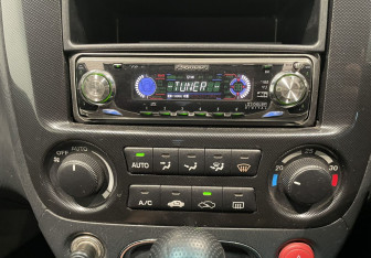 Подержанный автомобиль Honda Stream 2002 года (14 фото)