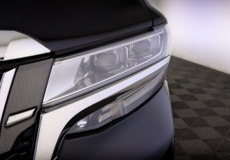 Подержанный автомобиль Toyota Alphard 2018 года (18 фото)