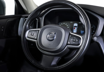 Подержанный автомобиль Volvo XC60 2019 года (14 фото)