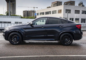 Подержанный автомобиль BMW X6 2018 года (8 фото)