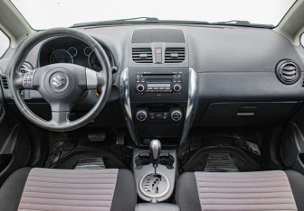 Подержанный автомобиль Suzuki SX4 Hatchback 2010 года (13 фото)