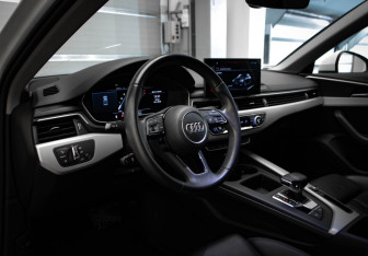 Подержанный автомобиль Audi A4 Sedan 2021 года (7 фото)