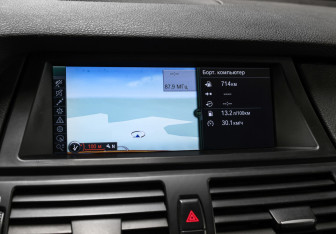 Подержанный автомобиль BMW X5 2010 года (18 фото)