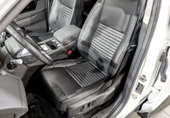 Подержанный автомобиль Land Rover Discovery Sport 2020 года (20 фото)