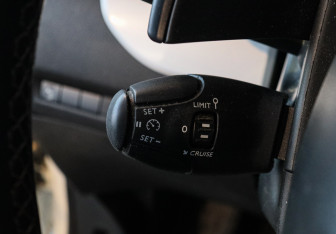 Подержанный автомобиль Peugeot Traveller 2021 года (20 фото)