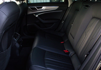 Подержанный автомобиль Audi A6 Sedan 2021 года (12 фото)