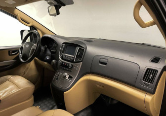 Подержанный автомобиль Hyundai Grand Starex 2018 года (7 фото)