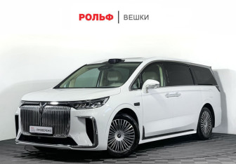 Подержанный автомобиль Voyah Dream 2025 года (24 фото)