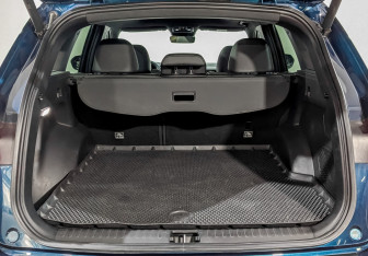 Подержанный автомобиль Geely Monjaro 2023 года (10 фото)