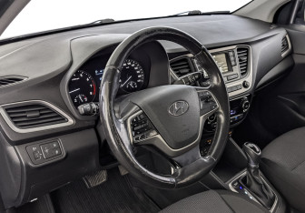 Подержанный автомобиль Hyundai Solaris Sedan 2017 года (15 фото)