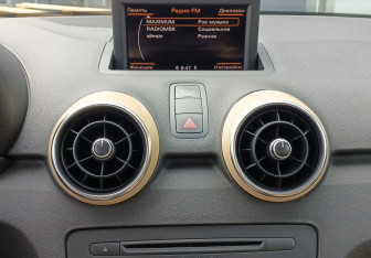 Подержанный автомобиль Audi A1 2010 года (12 фото)