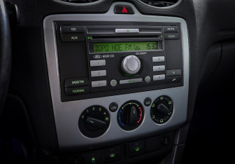 Подержанный автомобиль Ford Focus Sedan 2006 года (17 фото)