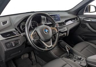 Подержанный автомобиль BMW X1 2021 года (15 фото)
