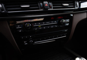 Подержанный автомобиль BMW X5 2013 года (26 фото)