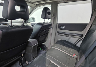 Подержанный автомобиль Nissan X-Trail 2005 года (10 фото)