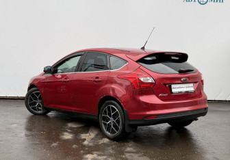 Подержанный автомобиль Ford Focus Hatchback 2013 года (7 фото)
