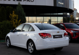 Подержанный автомобиль Chevrolet Cruze Sedan 2009 года (5 фото)