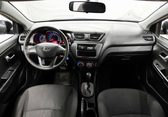 Подержанный автомобиль Kia Rio Sedan 2012 года (11 фото)