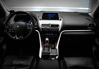 Подержанный автомобиль Mitsubishi Eclipse Cross 2018 года (8 фото)