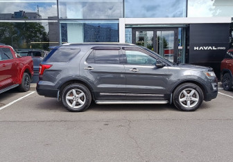 Подержанный автомобиль Ford Explorer 2017 года (4 фото)