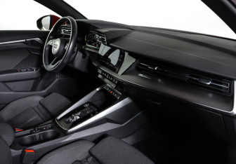 Подержанный автомобиль Audi A3 Hatchback 2021 года (11 фото)