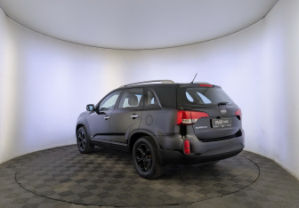Подержанный автомобиль Kia Sorento 2014 года (7 фото)