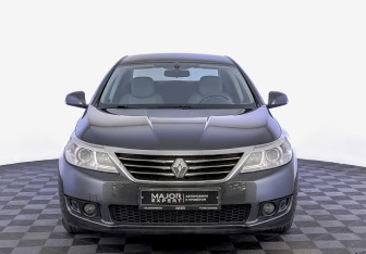 Подержанный автомобиль Renault Latitude 2013 года (2 фото)