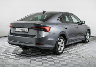 Подержанный автомобиль Skoda Octavia Liftback 2021 года (5 фото)