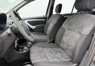 Подержанный автомобиль Renault Sandero 2010 года (10 фото)