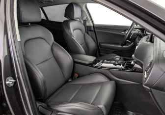 Подержанный автомобиль Kia Stinger 2023 года (24 фото)