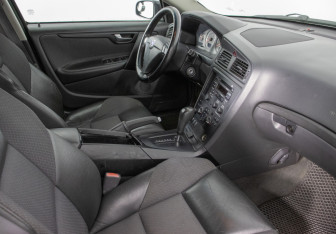 Подержанный автомобиль Volvo S60 2004 года (9 фото)