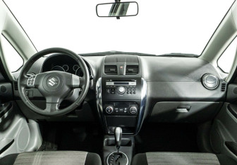 Подержанный автомобиль Suzuki SX4 Hatchback 2013 года (6 фото)