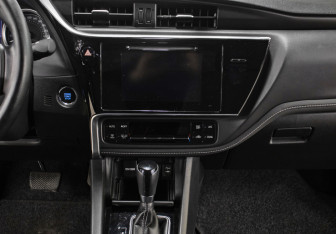Подержанный автомобиль Toyota Corolla Sedan 2017 года (15 фото)