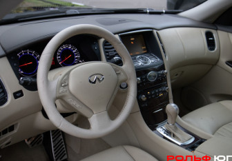 Подержанный автомобиль Infiniti EX 2008 года (9 фото)