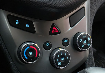 Подержанный автомобиль Chevrolet Aveo Sedan 2012 года (15 фото)