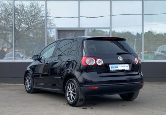 Подержанный автомобиль Volkswagen Golf Plus 2012 года (7 фото)