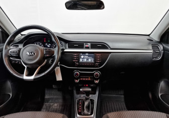 Подержанный автомобиль Kia Rio Hatchback 2018 года (14 фото)