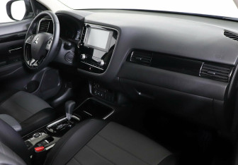 Подержанный автомобиль Mitsubishi Outlander 2021 года (5 фото)