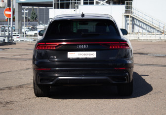 Подержанный автомобиль Audi Q8 2020 года (7 фото)